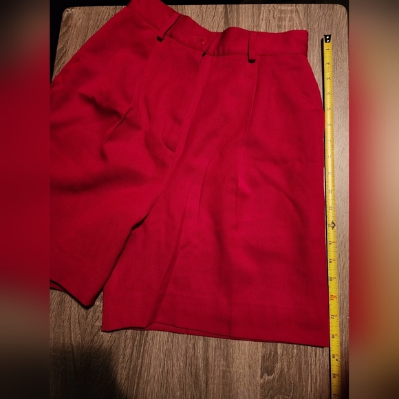Red Preview Collection, 100% wool shorts. Size 4 - Picture 4 of 9